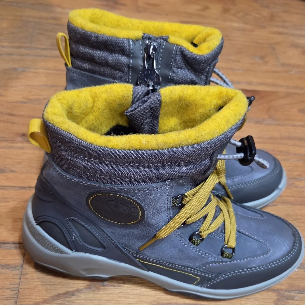 NWOT Santana Canada Torino waterproof grey boots Size 8/38